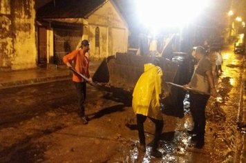 Foto - Prefeitura de Agudos monta força tarefa para atender população durante as fortes chuvas de ontem