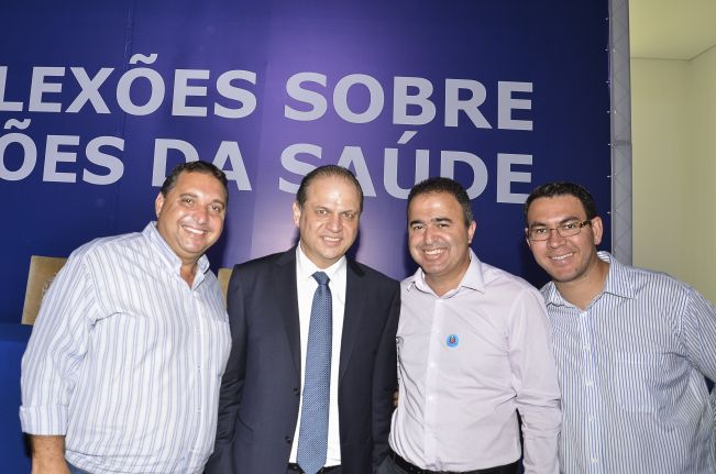 Altair participa de reunião com ministro da Saúde em São Paulo 