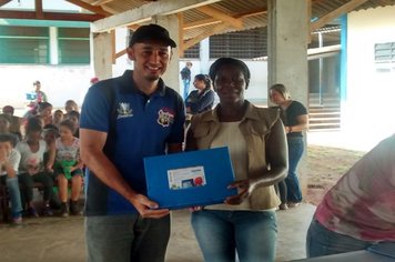 Foto - Prefeitura de Agudos começa a entregar kits de material escolar