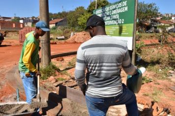 Foto - Prefeitura inicia obras para asfaltamento do Santa Cândida