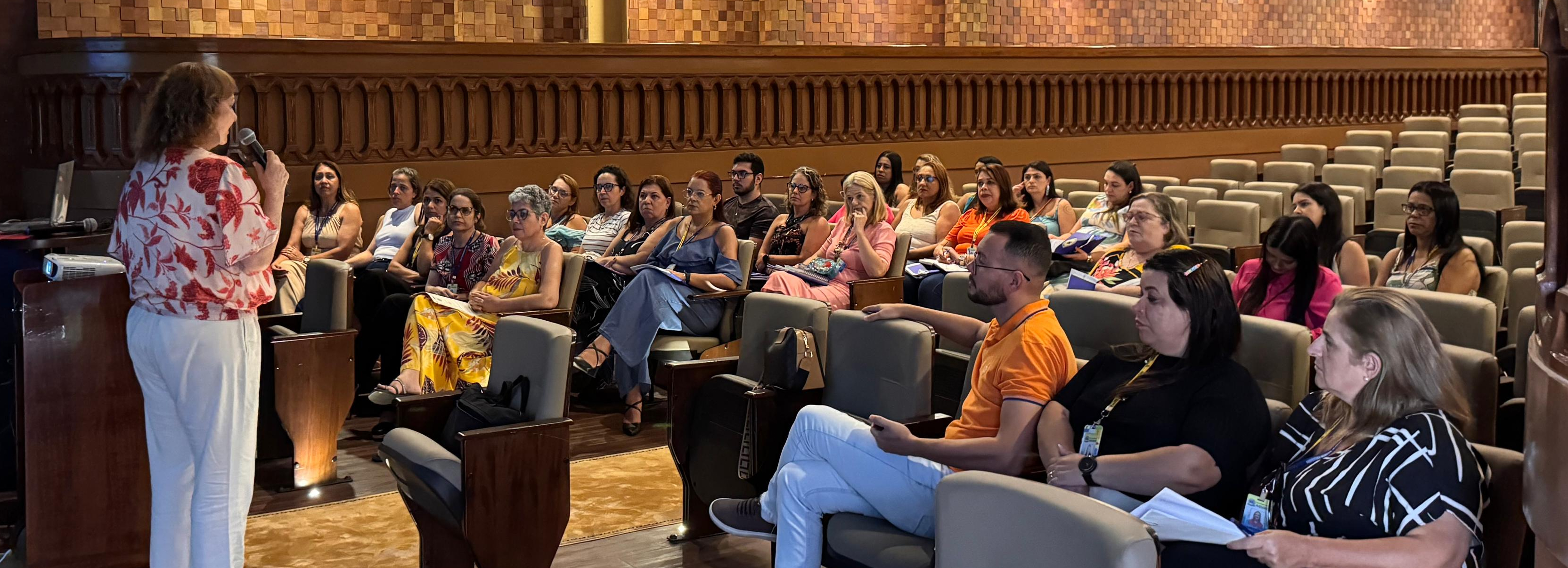 Diretores e Coordenadores participam da primeira reunião de acolhimento da Educação