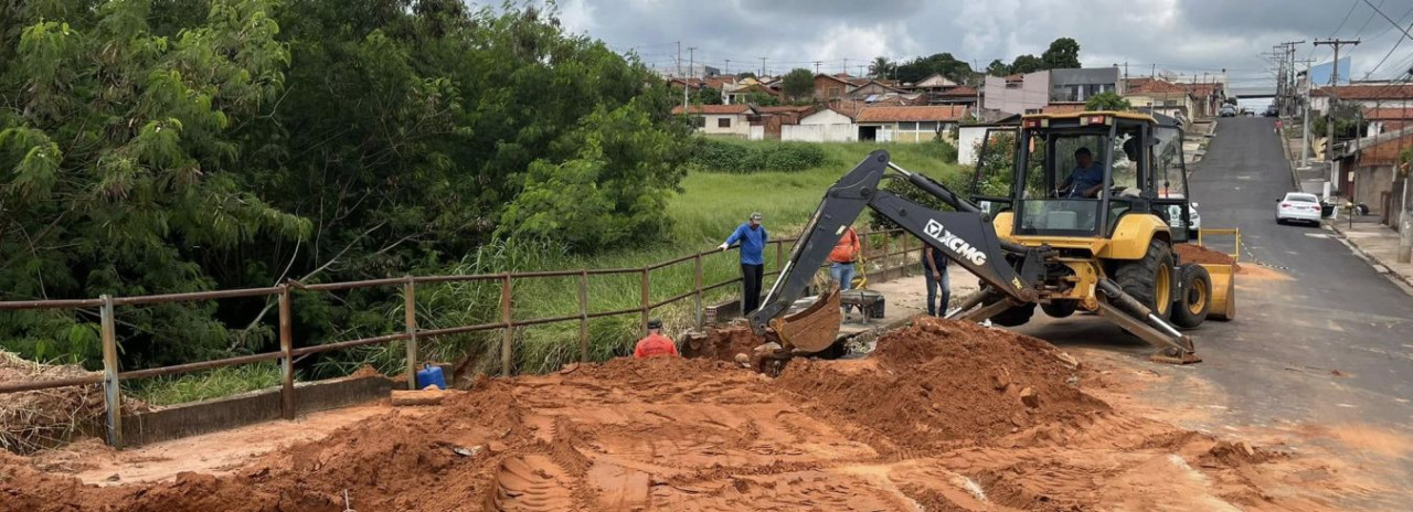 Prefeitura realiza manutenção em vias Públicas