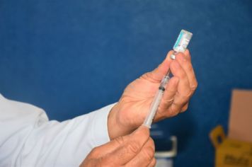 Vacinação para pessoas com 45 anos ou mais começa nesta terça com distribuição de senha
