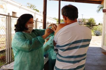 Agudos supera meta do Ministério da Saúde na vacinação de idosos contra a gripe