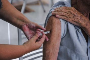 Vacinação de idosos com 85 anos ou mais continua em Agudos