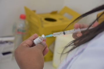 Vacinação para pessoas com 25 anos ou mais contra a Covid-19 começa nesta segunda-feira