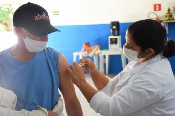 Vacinação para pessoas com 37 anos ou mais começa nesta terça em Agudos