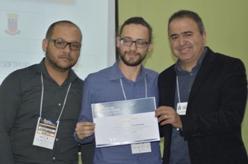 Prefeito Altair recebe premiação pelo aplicativo “Fala Agudos” 