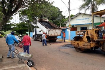 Prefeitura realiza operação Tapa Buracos no Distrito de Domélia