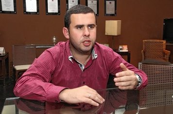 Everton Octaviani concede reajuste de 11% aos servidores de Agudos