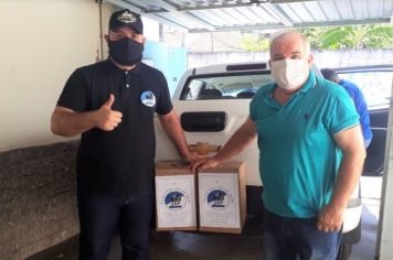 Empresa J&P Transportes doa cestas básicas para Agudos