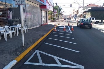 Prefeitura de Agudos faz sinalização horizontal e de redutores 