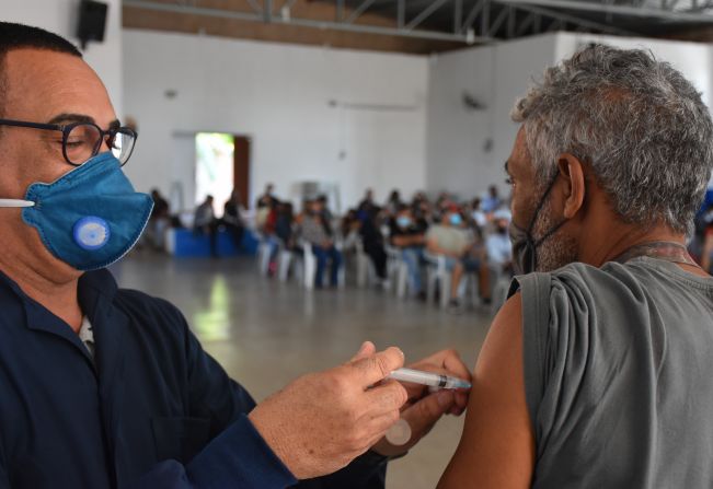 Vacinação para pessoas com 35 anos ou mais começa nesta quarta-feira em Agudos