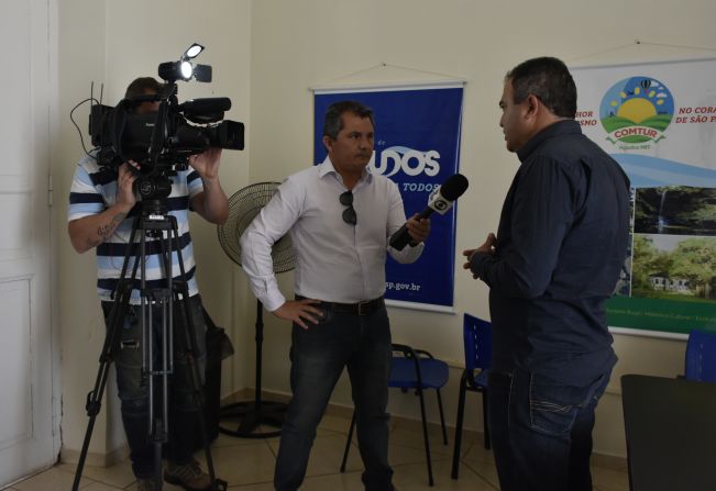 Entrevista com prefeito Altair sobre as possíveis exonerações de funcionários em período probatório