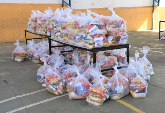 Prefeitura entregou 4 mil kits de alimentos “Merenda em Casa”