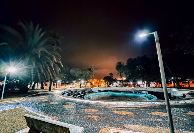 Prefeitura instala luminárias de Led na Praça da Matriz