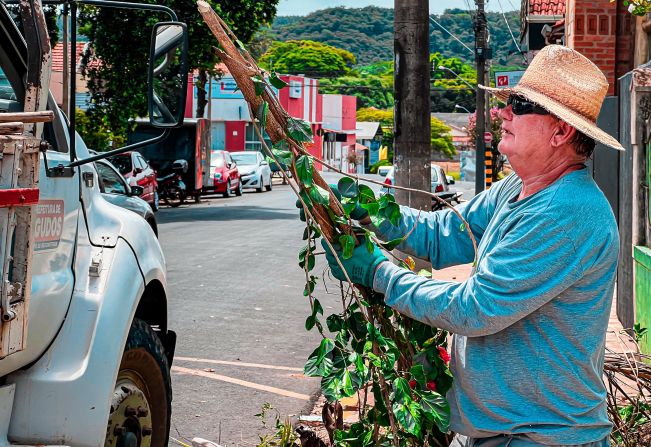 Prefeitura de Agudos promove ações de limpeza nos bairros