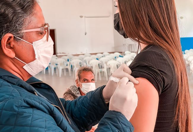 Agudos inicia vacinação para adolescentes de 12 a 14 anos nesta quarta-feira