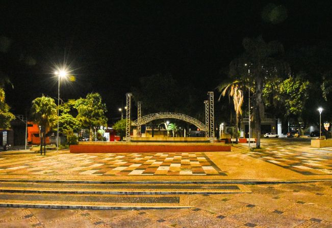Praça Tiradentes já conta com iluminação 100% em LED