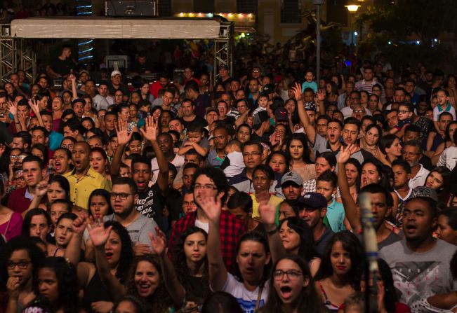 Milhares de pessoas assistiram show gospel na Praça Tiradentes