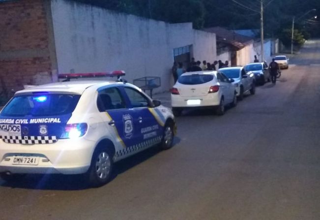 Guarda Civil Municipal de Agudos interdita festa por aglomeração