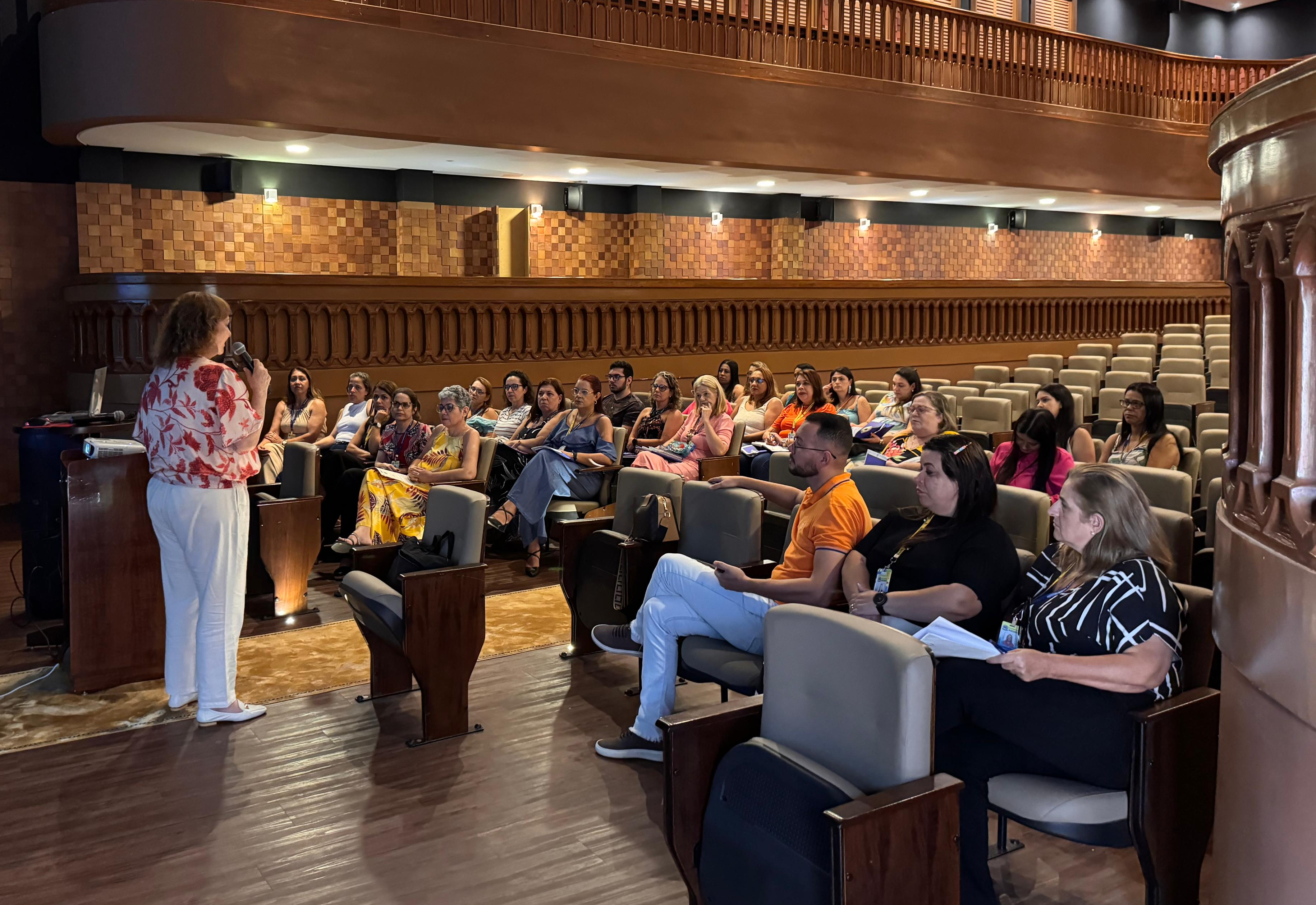 DIRETORES E COORDENADORES PARTICIPAM DA PRIMEIRA REUNIÃO DE ACOLHIMENTO DA EDUCAÇÃO