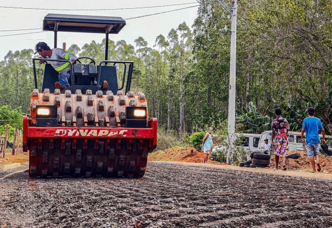 Prefeitura de Agudos inicia preparação de solo para asfaltamento do Bairro Santa Cândida