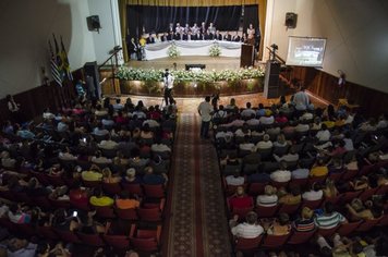 Foto - Cerimônia de posse do prefeito Altair foi acompanhada por centenas de pessoas no Seminário Santo Antonio