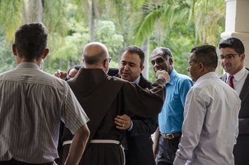 Foto - Cerimônia de posse do prefeito Altair foi acompanhada por centenas de pessoas no Seminário Santo Antonio
