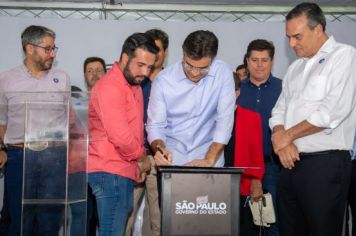 Foto - Governo entrega Creche Escola e libera recursos para construção de moradias em Agudos