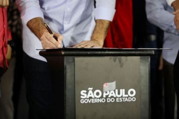 Foto - Governo entrega Creche Escola e libera recursos para construção de moradias em Agudos