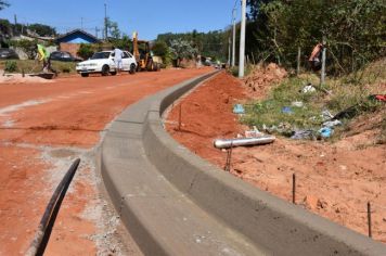 Foto - Prefeitura inicia obras para asfaltamento do Santa Cândida