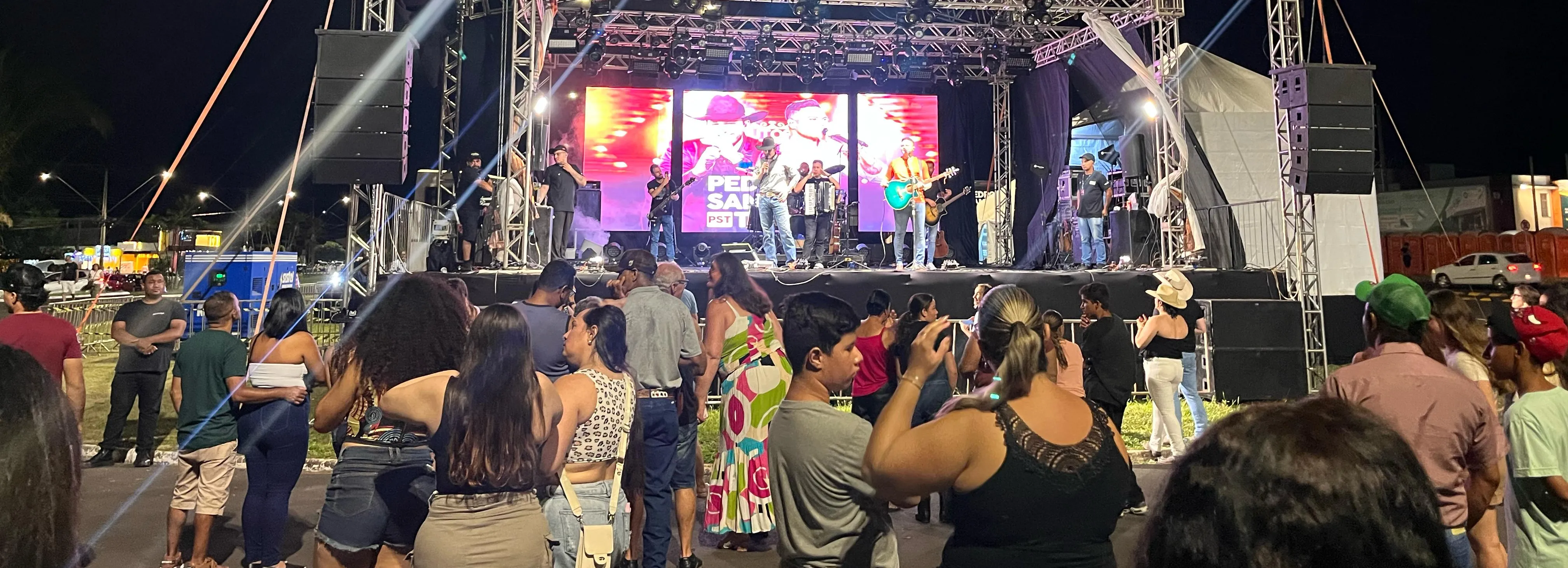 AGUDOS CELEBRA A PASSAGEM DE ANO COM ATRAÇÕES MUSICAIS NA AVENIDA CARVALHO PINTO