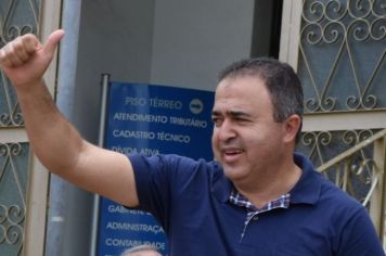 Prefeito Altair antecipa pagamento do 13º salário dos servidores de Agudos