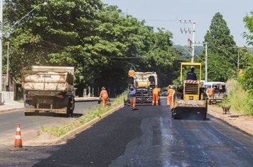 Trecho da Avenida Cleophano Pitaguary recebe recapeamento asfáltico