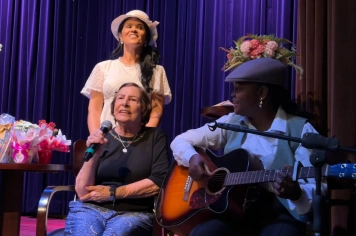 SARAU EXPRESSÃO POÉTICA ENCANTA PÚBLICO EM AGUDOS