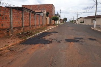 Prefeitura realiza serviços de Tapa Buracos em diversos locais da cidade