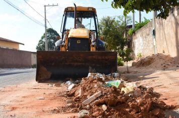 Prefeitura intensifica trabalho de limpeza nos bairros