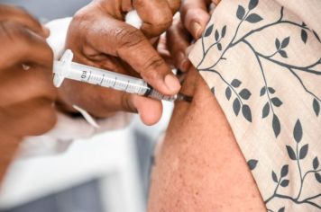 Sábado tem plantão de vacinação contra a Covid-19 para adultos e crianças