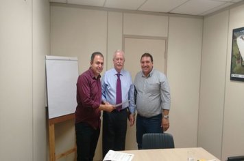 Prefeito busca recursos para asfaltamento da Vicinal do Distrito de Domélia