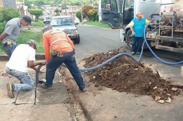 Prefeitura faz limpeza de mais de 120 bueiros em vários pontos da cidade