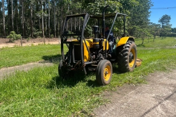 PREFEITURA DE AGUDOS INTENSIFICA AÇÕES DE LIMPEZA, ROÇAGEM E TAPA-BURACO EM DIVERSOS BAIRROS DO MUNICÍPIO