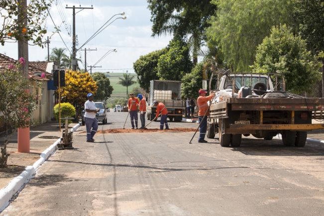 Operação Limpa Agudos já recolheu 569 caminhões de entulhos em 6 mutirões de limpeza