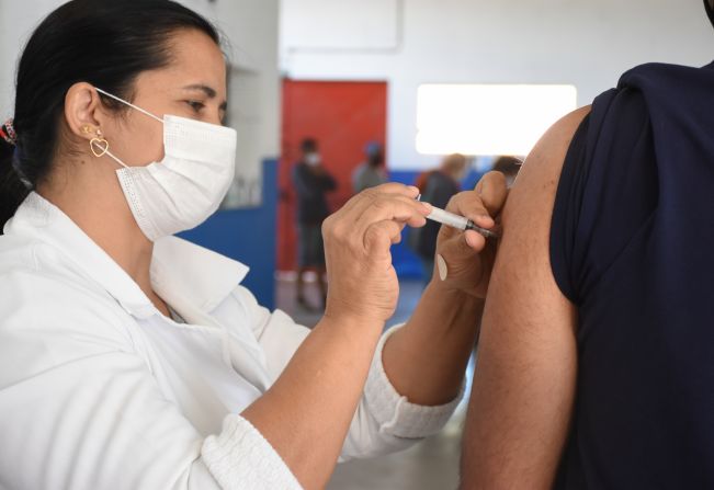 Nesta sexta-feira a vacinação para pessoas com 40 anos ou mais começa às 12h