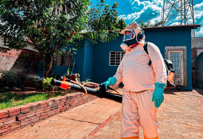 Agudos faz nebulização no bairro Santa Angelina