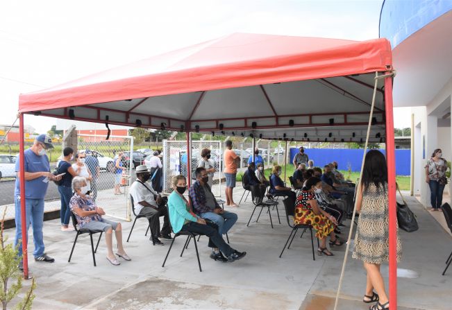 Vacinação em idosos com 77 anos ou mais continua em Agudos