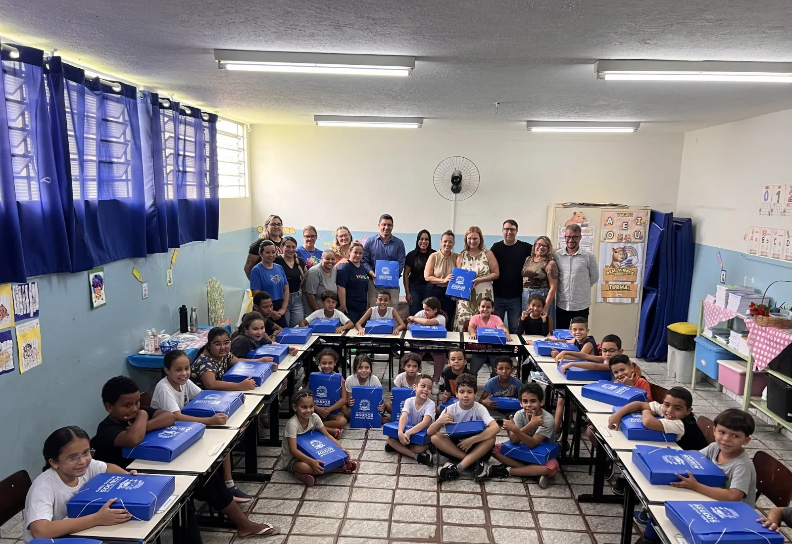 PREFEITURA DE AGUDOS INICIA ENTREGA DE KITS ESCOLARES AOS ALUNOS DA REDE MUNICIPAL