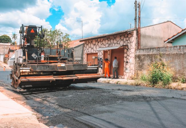 Agudos faz recapeamento asfáltico para melhorar a infraestutura de bairros