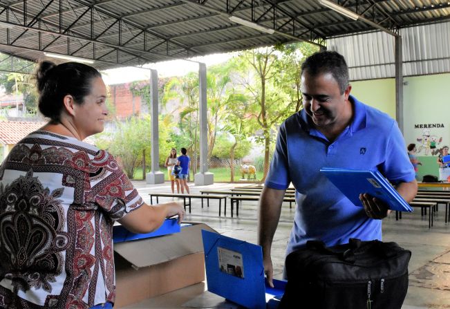 Prefeitura de Agudos completa entrega de kits escolares esta semana