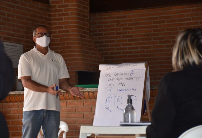 Senar promove curso de apicultura em Agudos